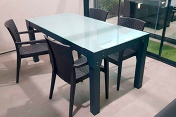 Table KUBiKA en verre en aluminium noir 